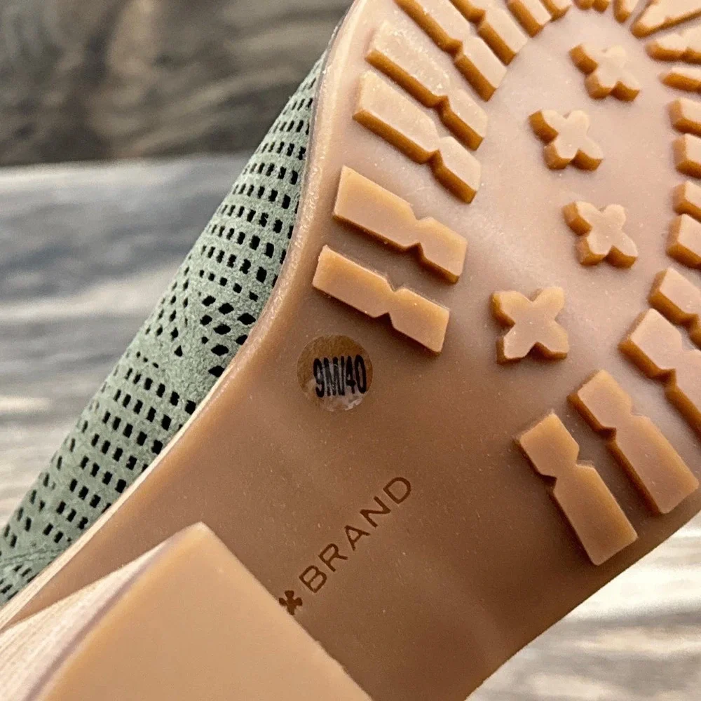 NIB Lucky Brand Vacob 9M Open Toe Perforated Block Heel Ankle Bootie Olive Suede - Picture 9 of 13